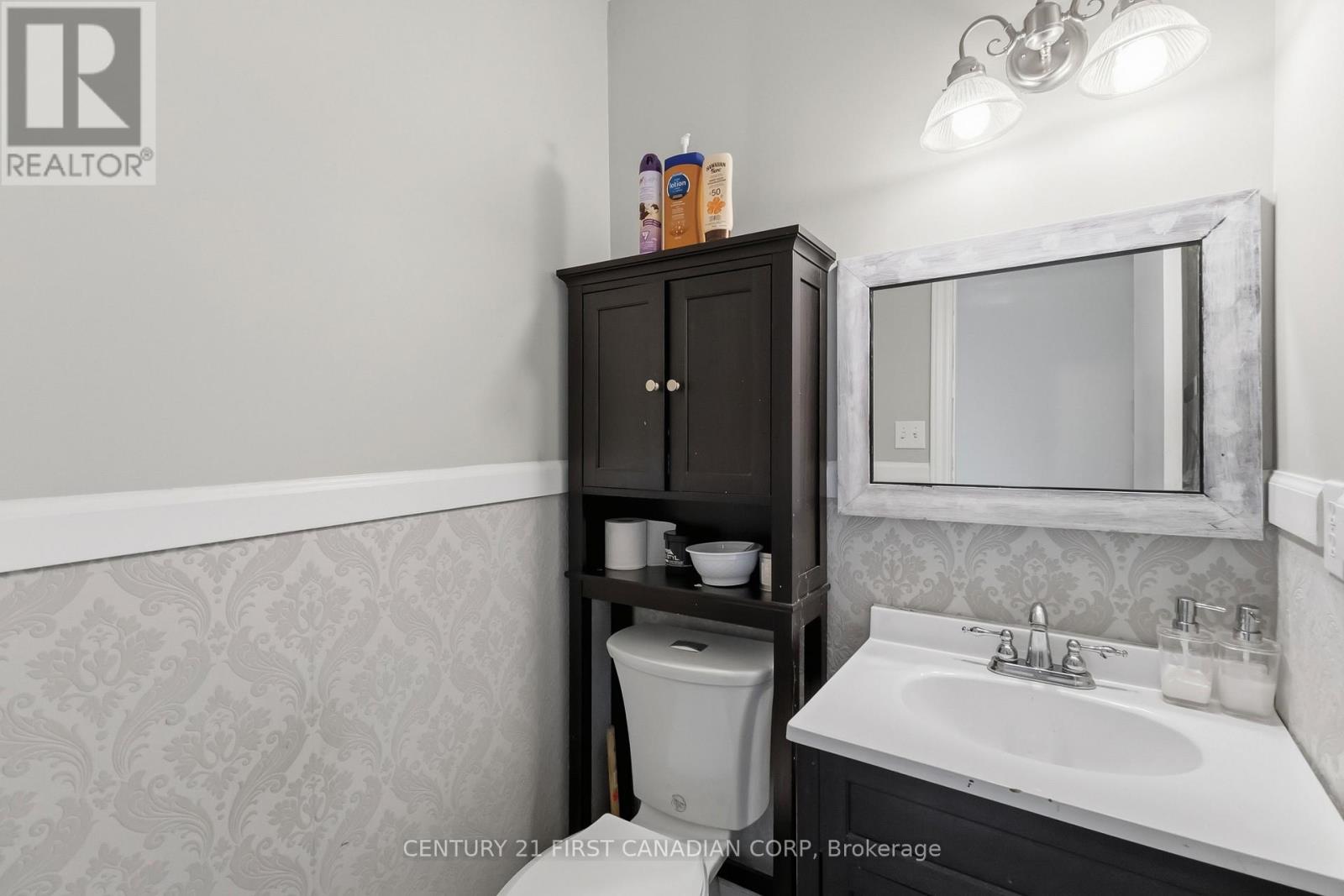 #6 720 DEVERON CRESCENT - Image 7