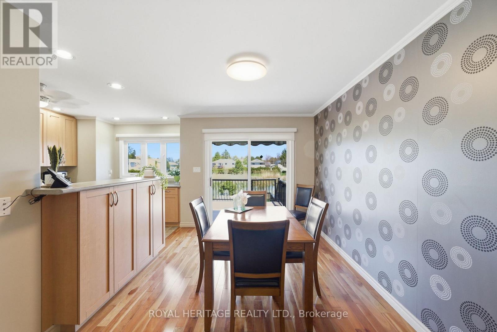 6 COVE COURT - 17