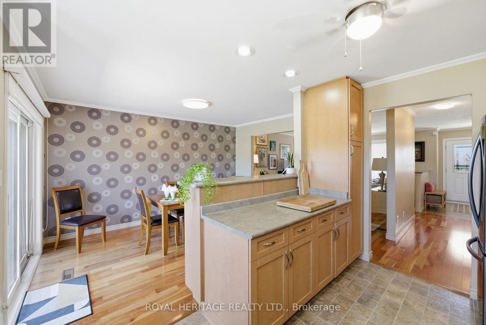 6 COVE COURT - 21