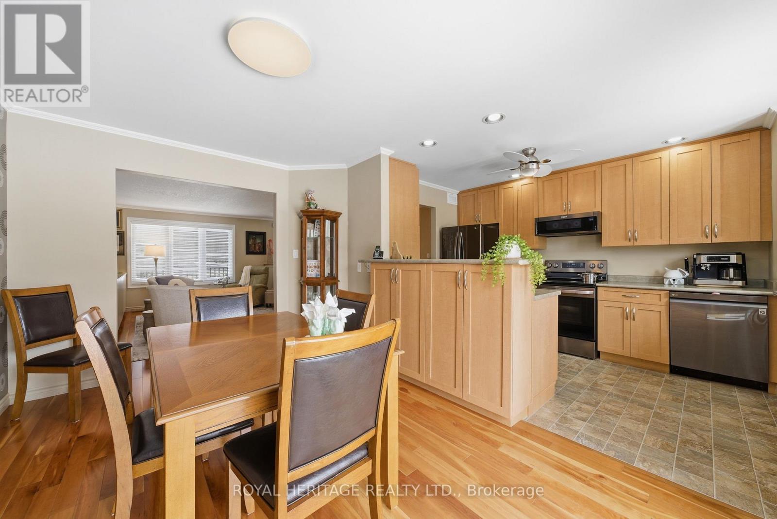 6 COVE COURT - 22