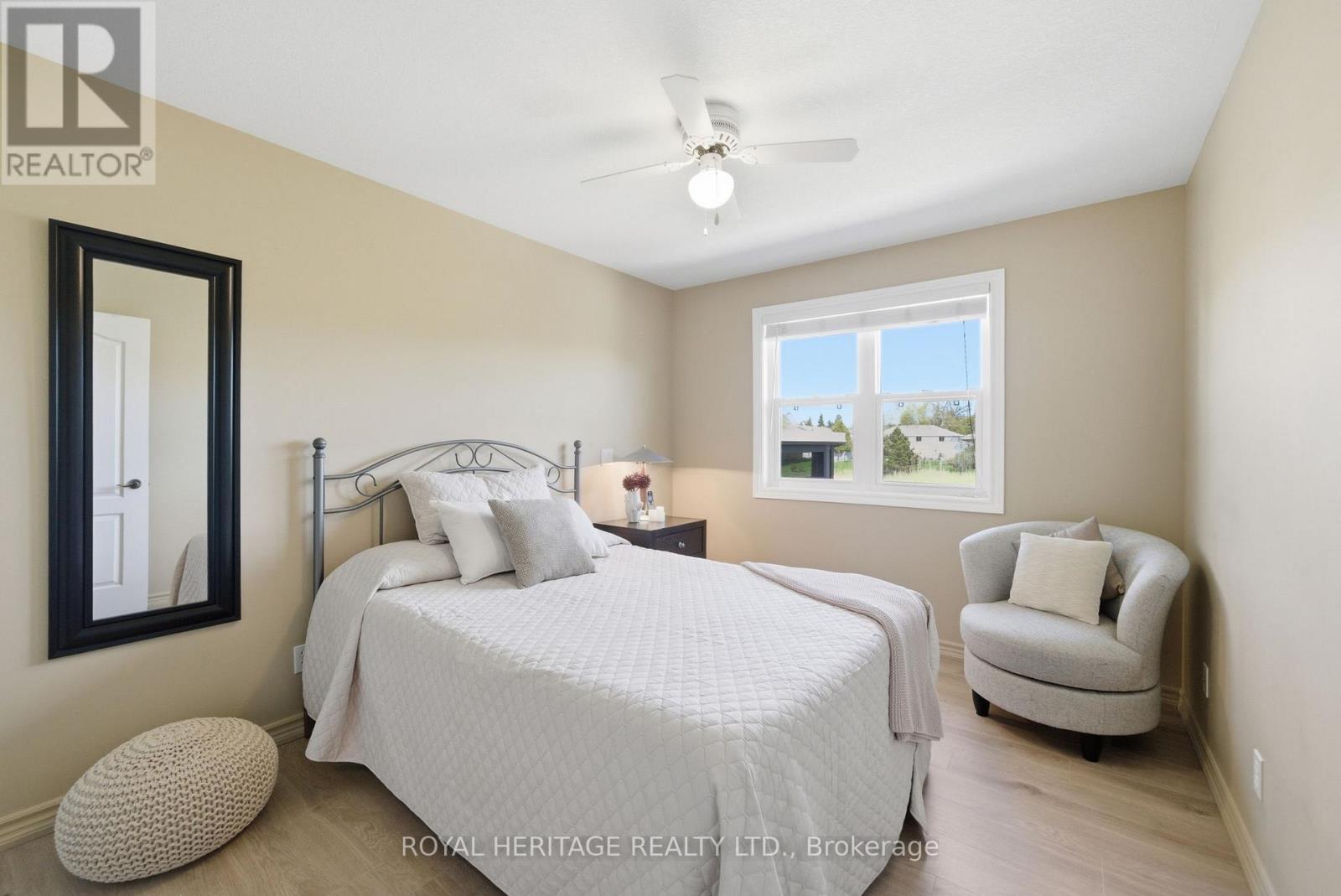 6 COVE COURT - 25