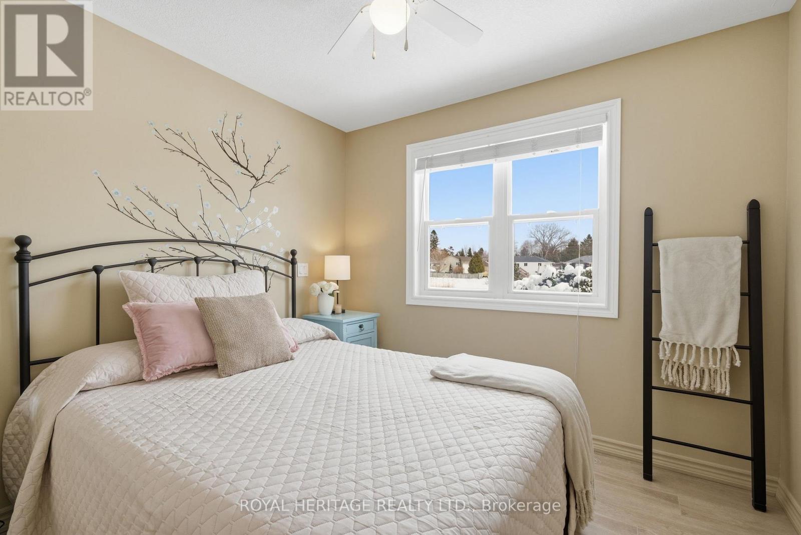 6 COVE COURT - 30