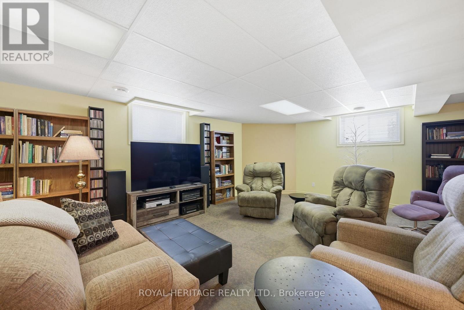 6 COVE COURT - 32