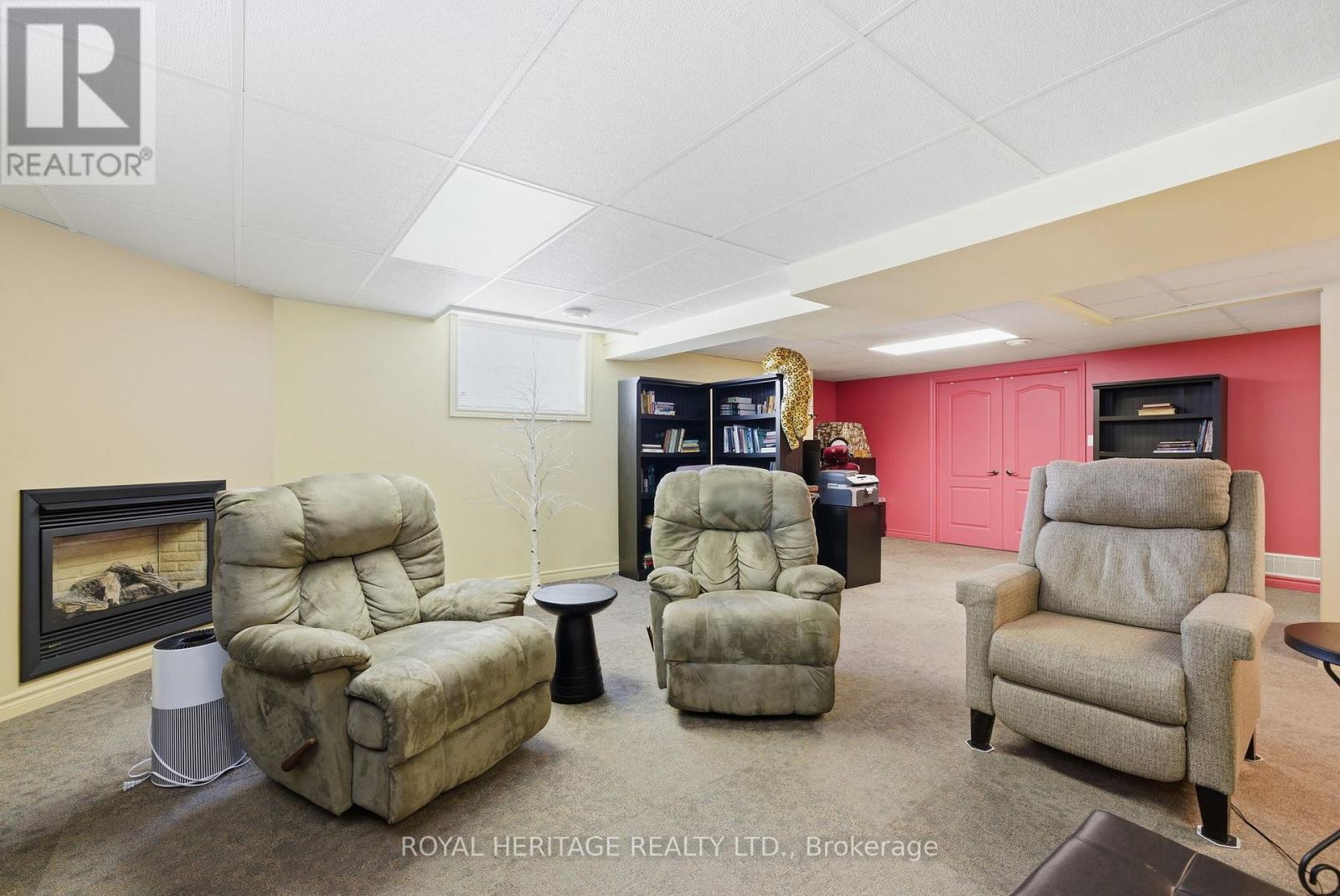 6 COVE COURT - 34