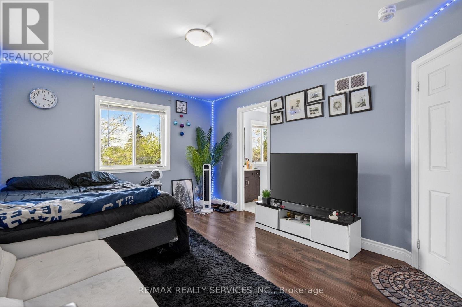 26 TRENT AVENUE - 22