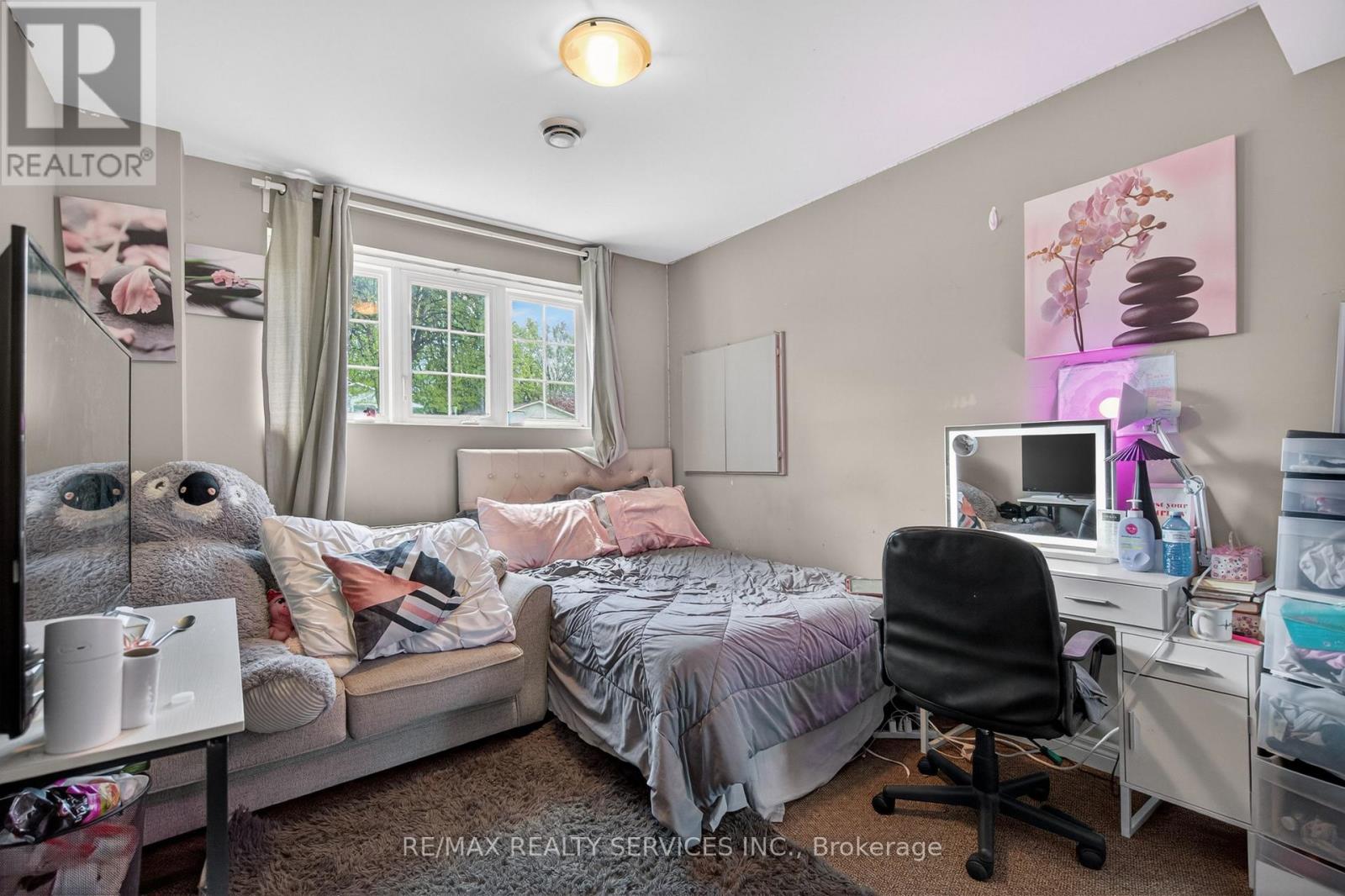 26 TRENT AVENUE - 32