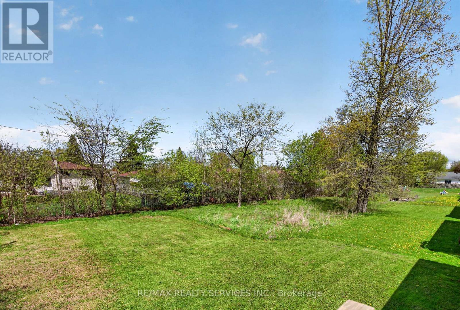 26 TRENT AVENUE - 35