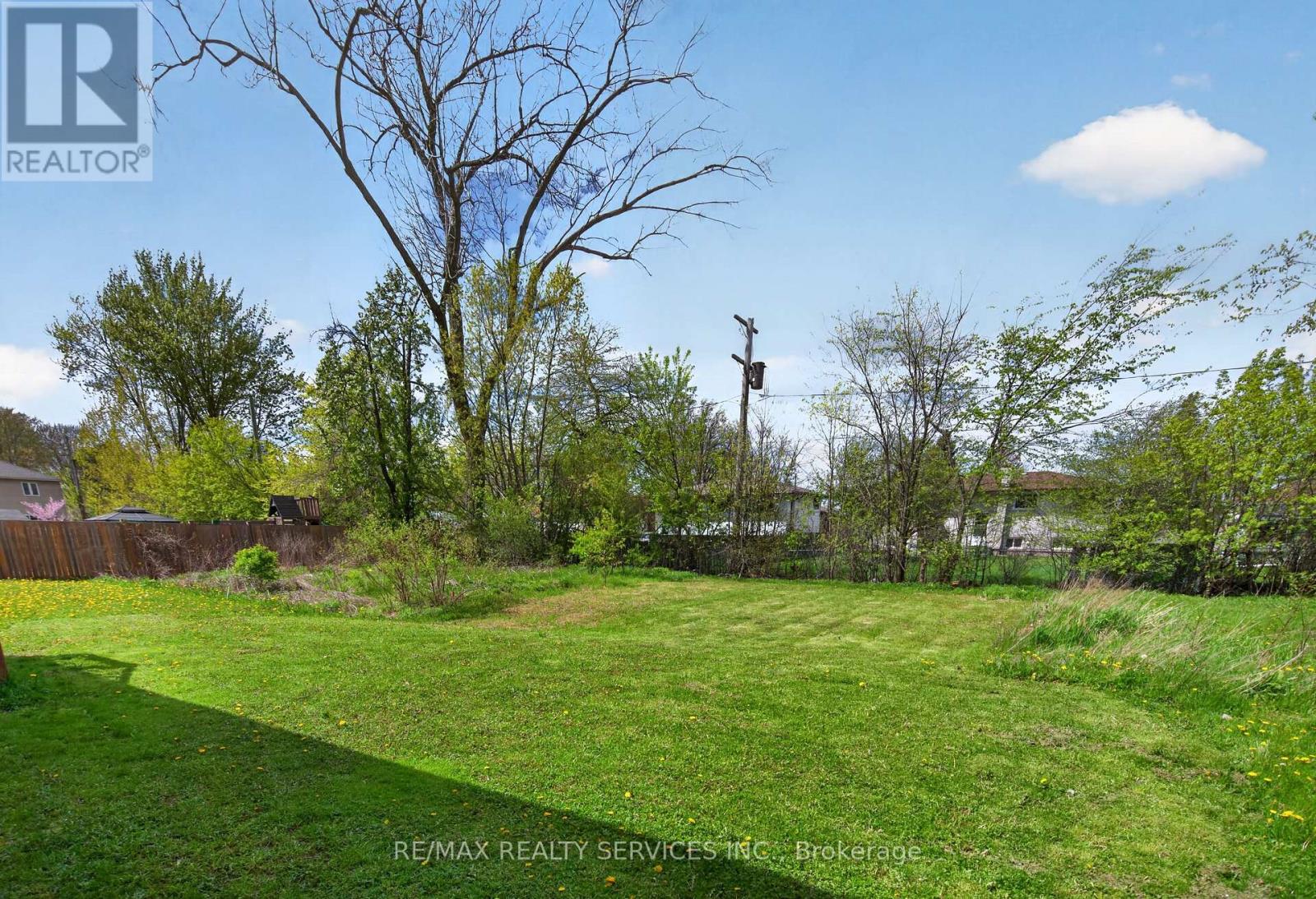 26 TRENT AVENUE - 36