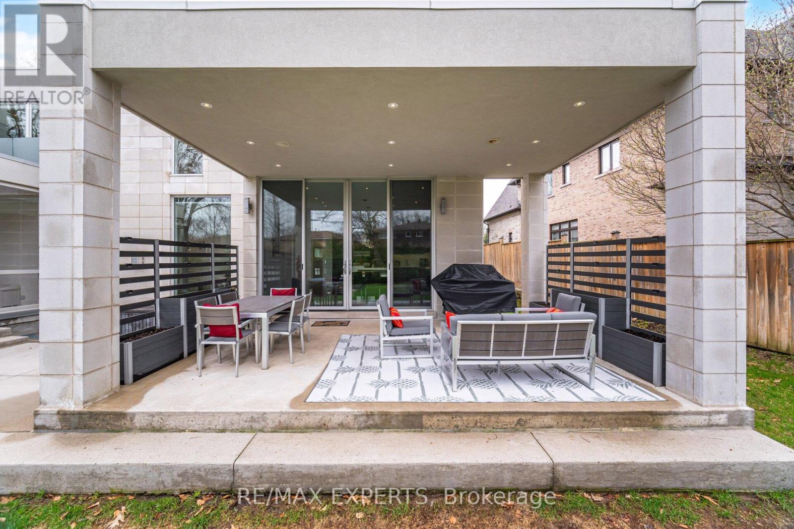 1527 GLENHILL CRESCENT - 43