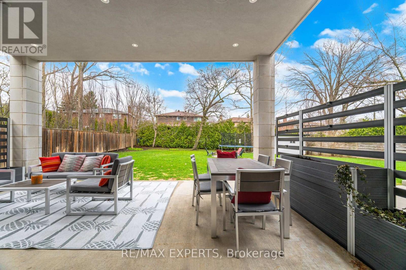 1527 GLENHILL CRESCENT - 44