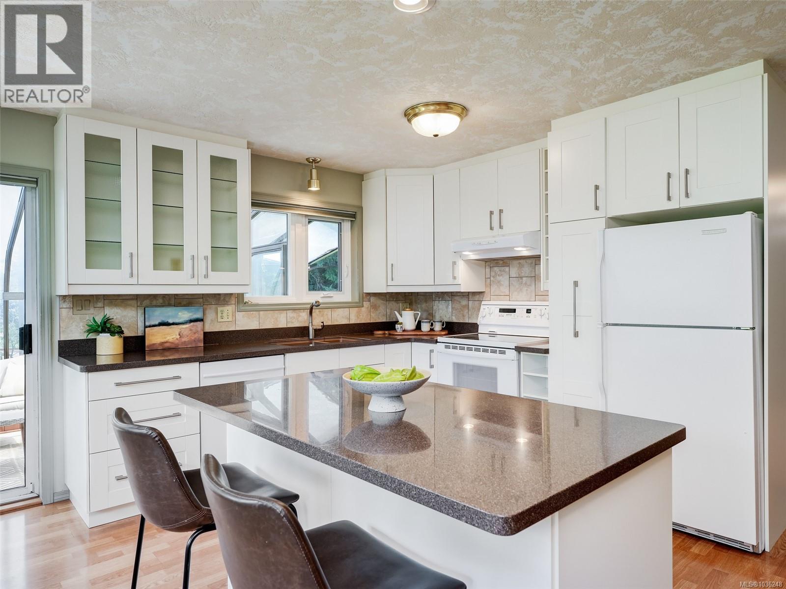  4905 Alamida Crescent, Saanich