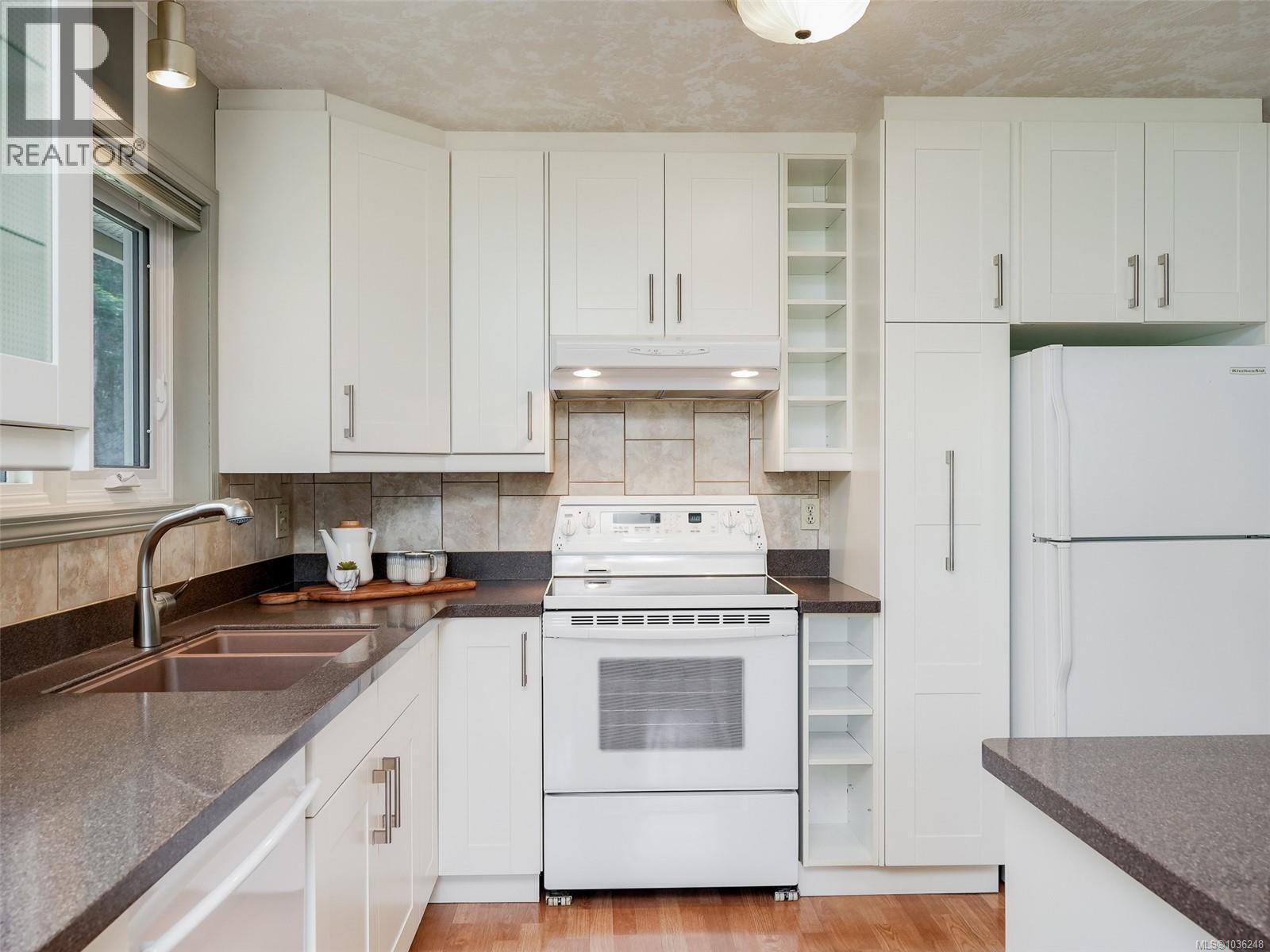  4905 Alamida Crescent, Saanich