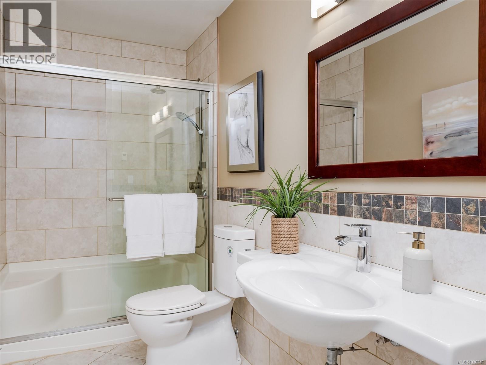  4905 Alamida Crescent, Saanich