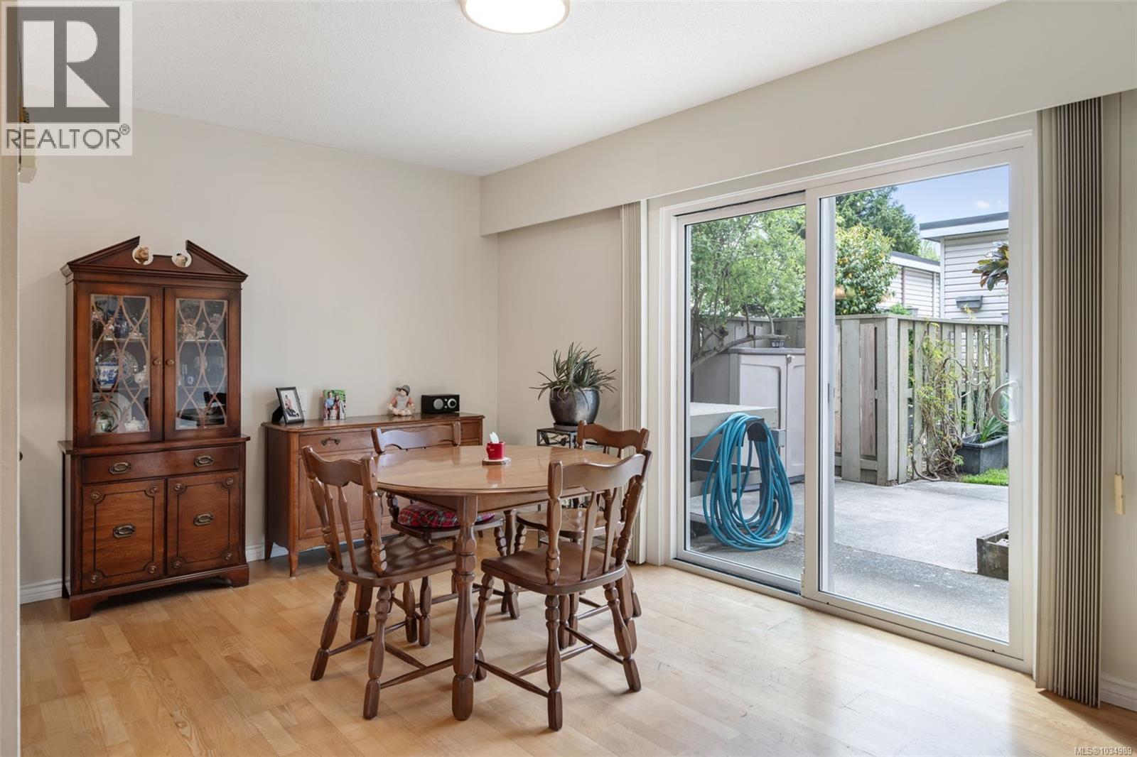 32 610 McKenzie Avenue, Saanich