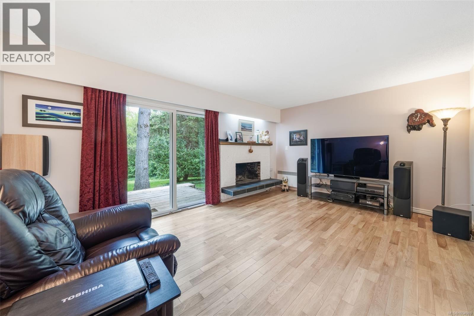 32 610 McKenzie Avenue, Saanich