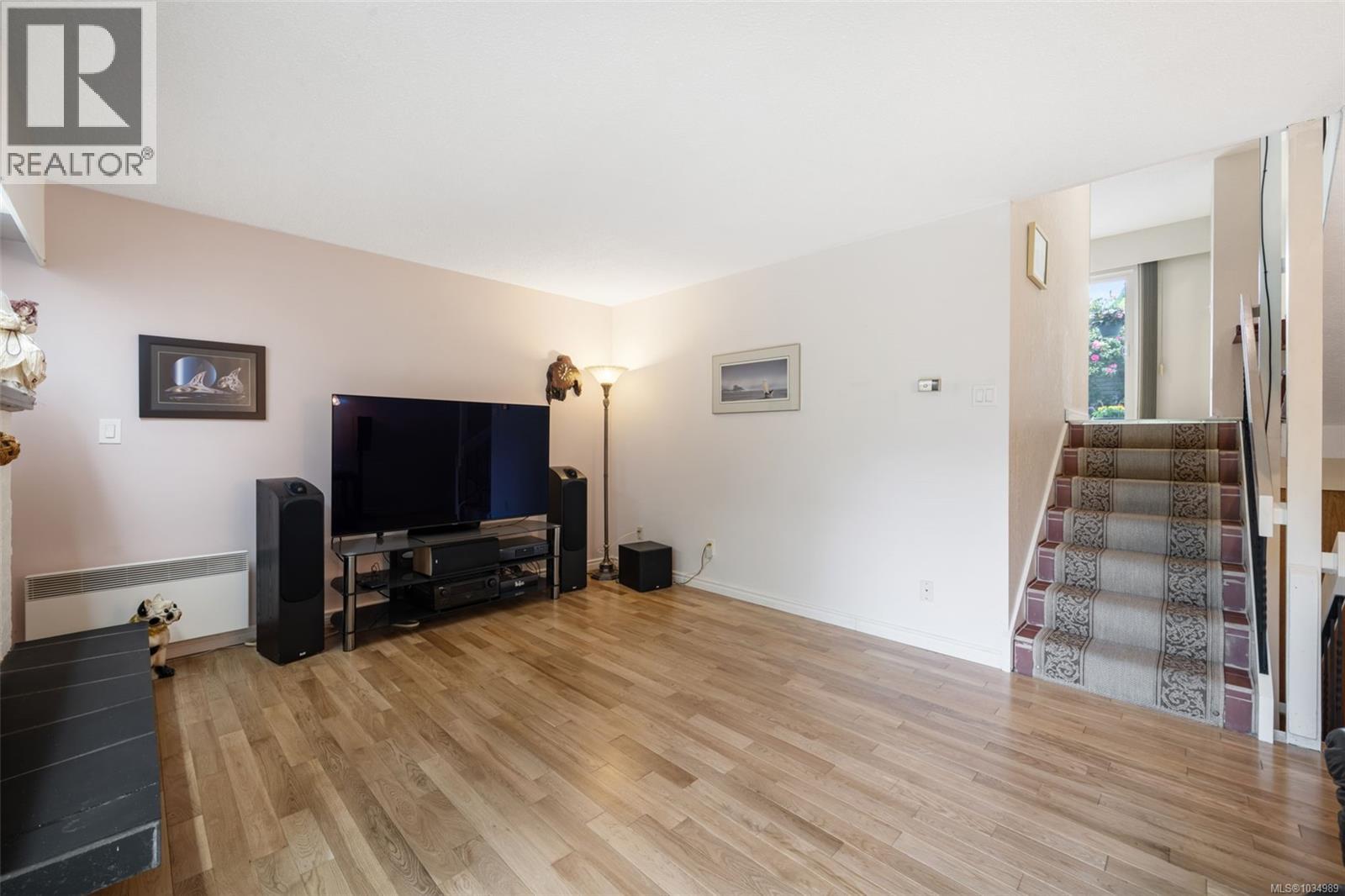 32 610 McKenzie Avenue, Saanich