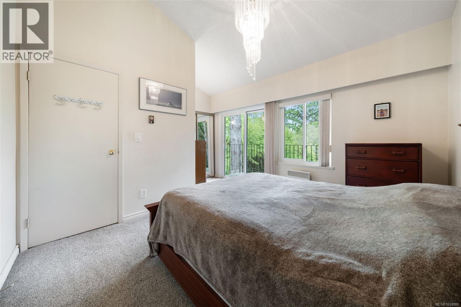32 610 McKenzie Avenue, Saanich