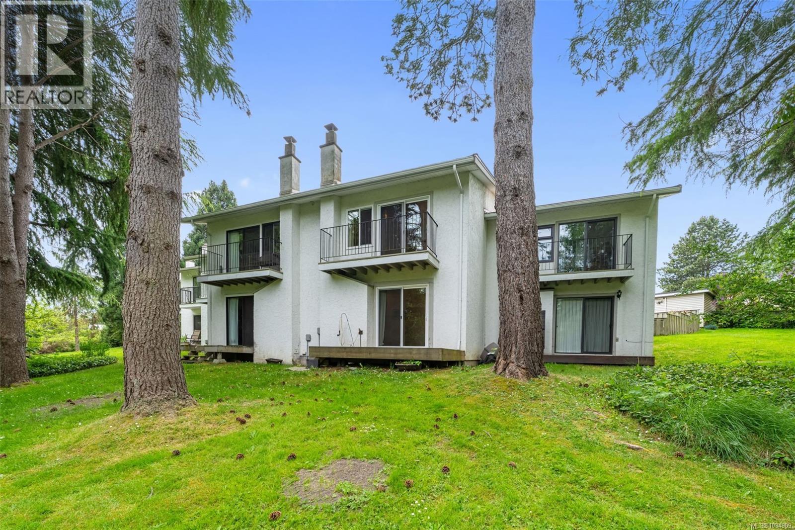 32 610 McKenzie Avenue, Saanich