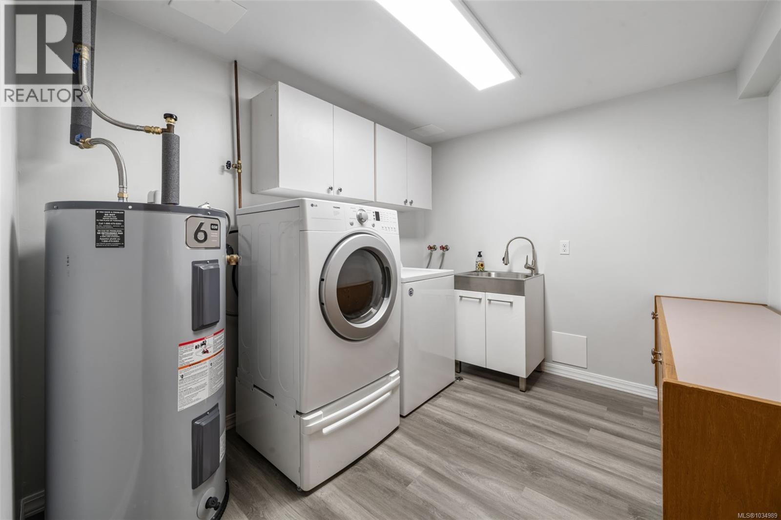 32 610 McKenzie Avenue, Saanich