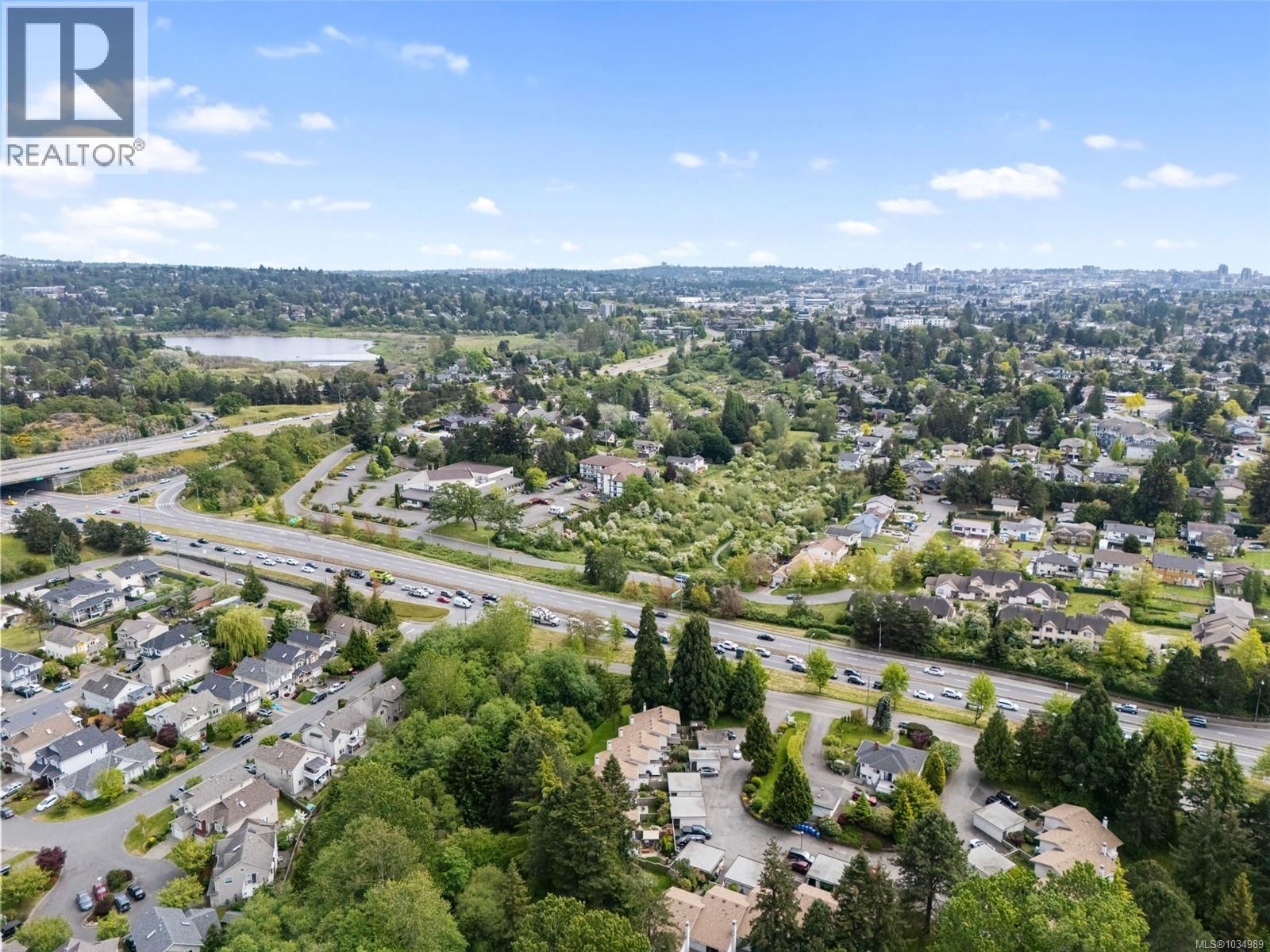 32 610 McKenzie Avenue, Saanich