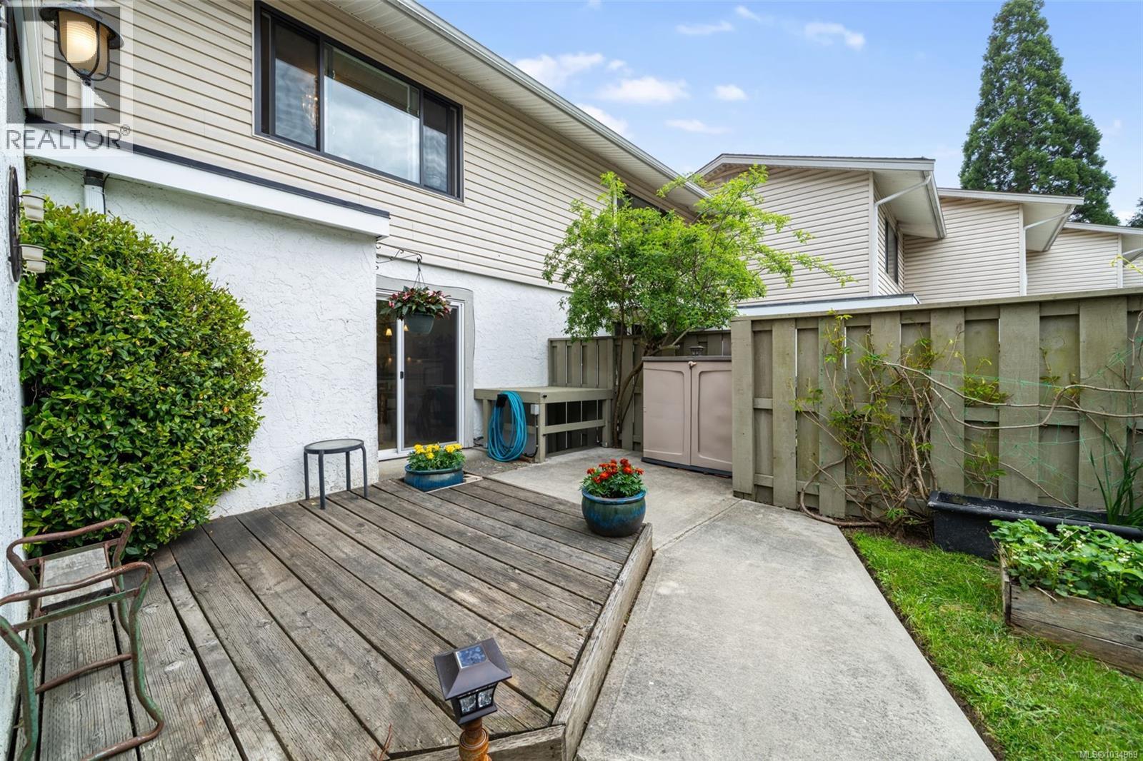 #32 610 McKenzie Ave - 4