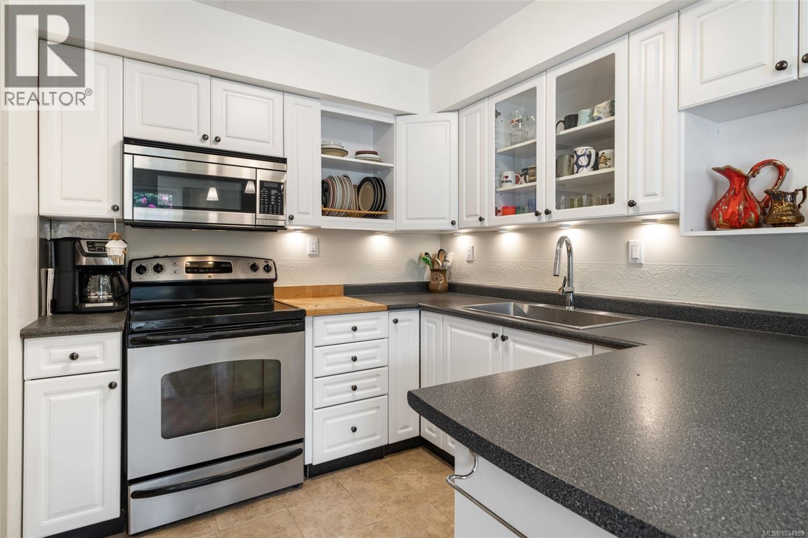 #32 610 McKenzie Ave - 7