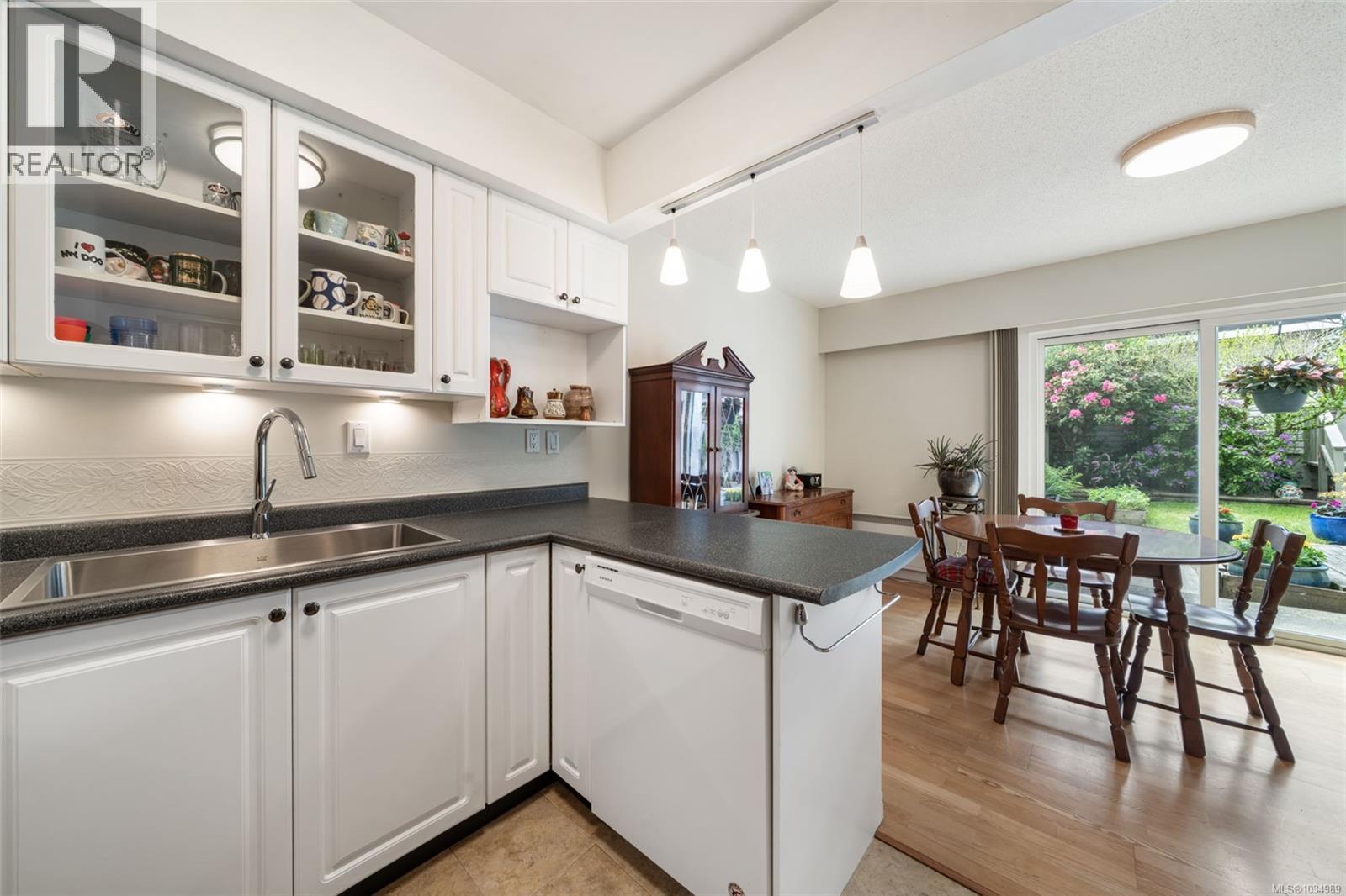 #32 610 McKenzie Ave - 9