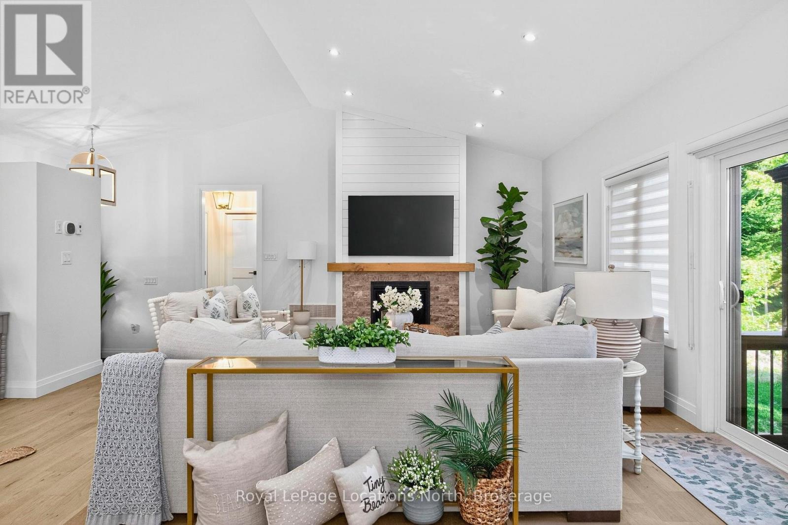 15 PINECONE AVENUE - 21