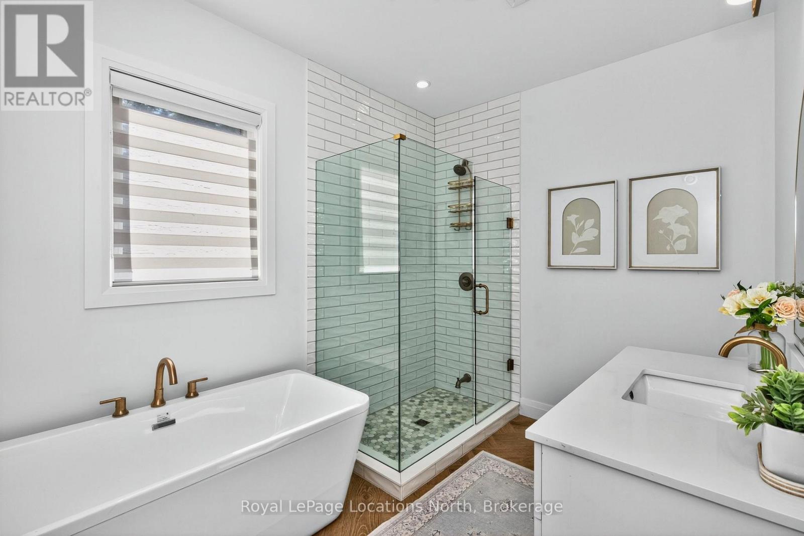 15 PINECONE AVENUE - 33