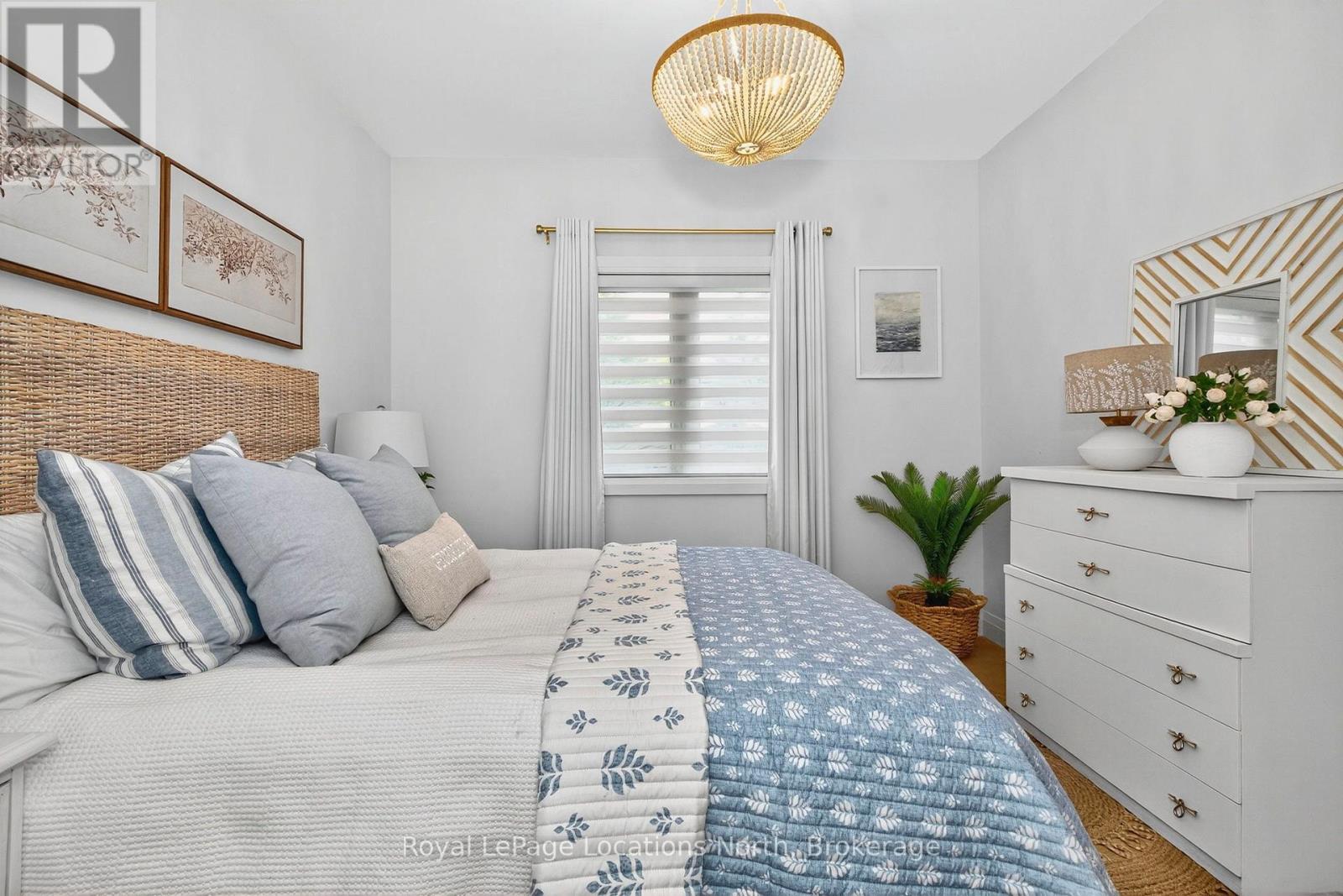 15 PINECONE AVENUE - 36