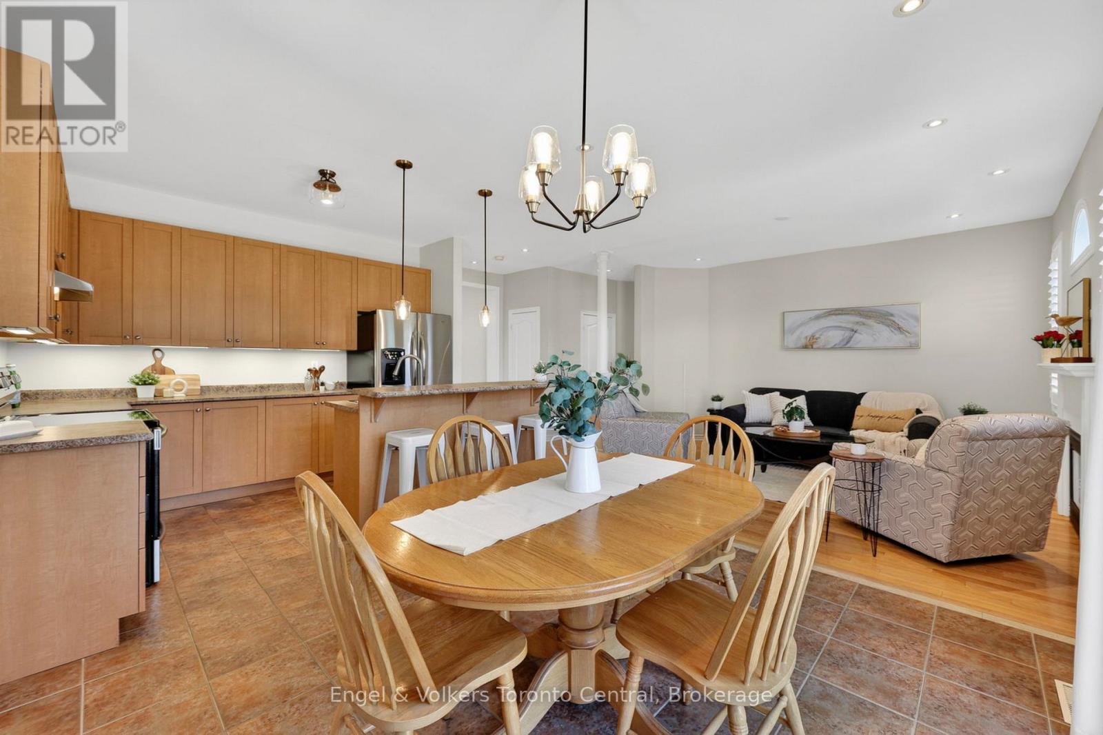 48 ORIOLE CRESCENT - 12