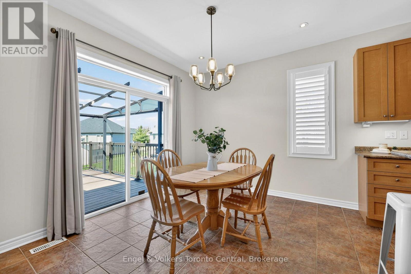 48 ORIOLE CRESCENT - 13