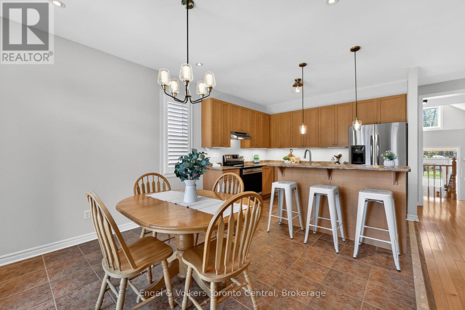 48 ORIOLE CRESCENT - 14