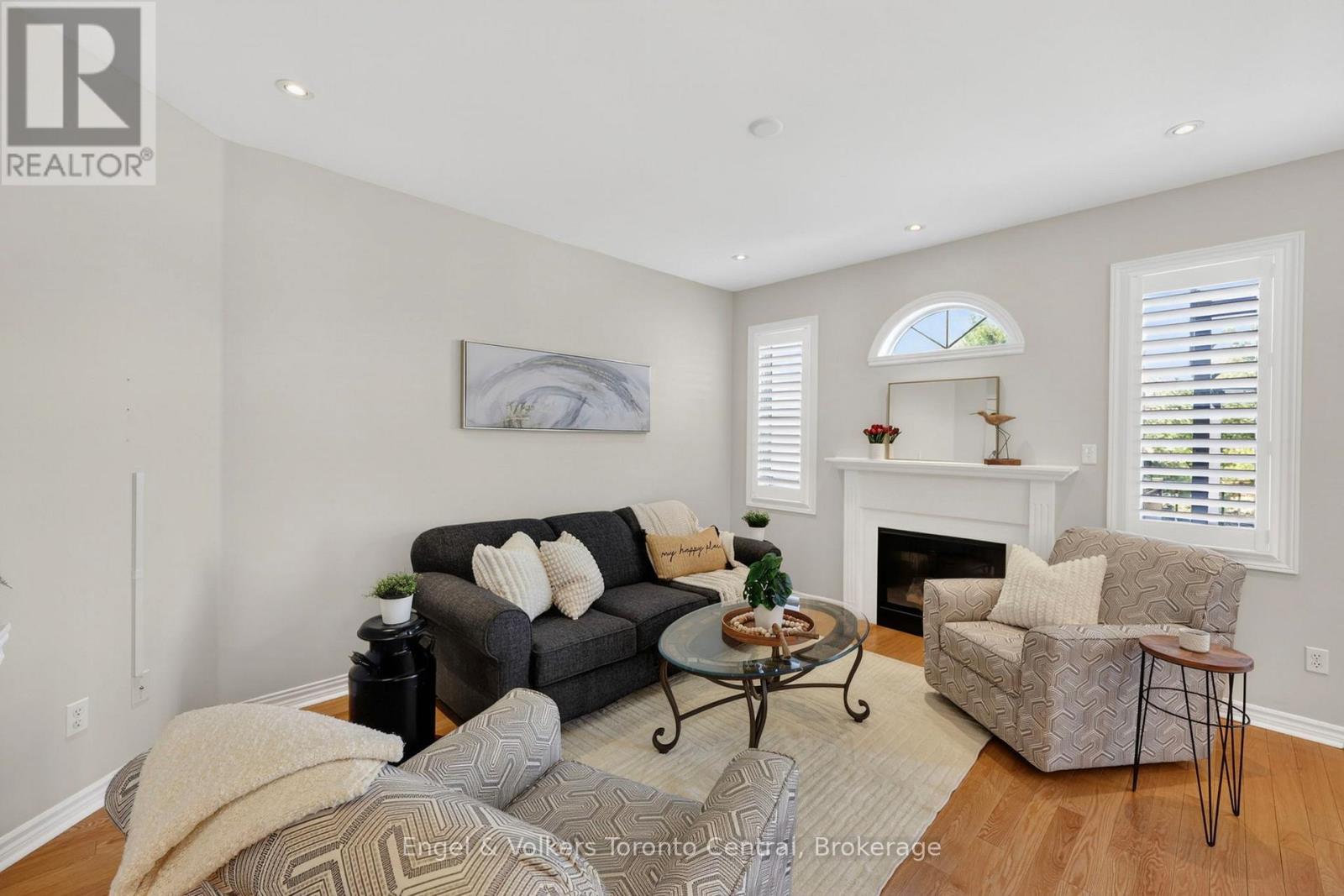 48 ORIOLE CRESCENT - 18