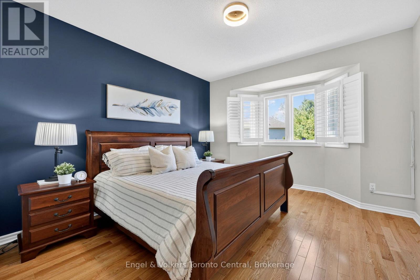 48 ORIOLE CRESCENT - 2