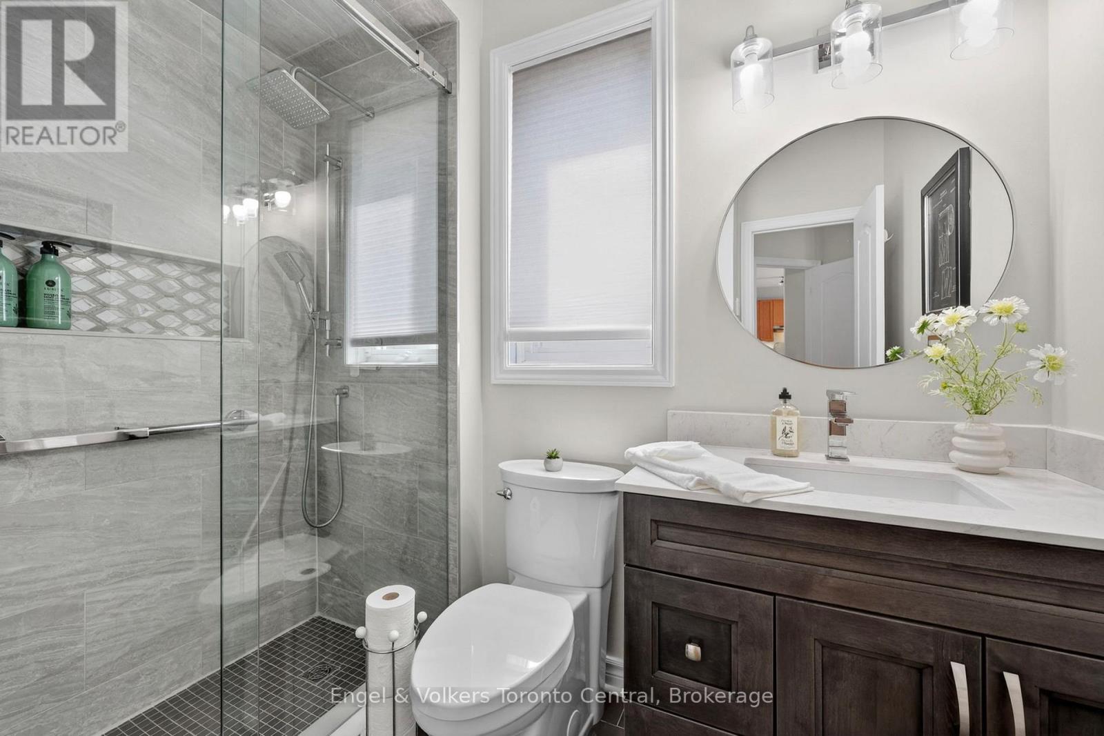 48 ORIOLE CRESCENT - 21