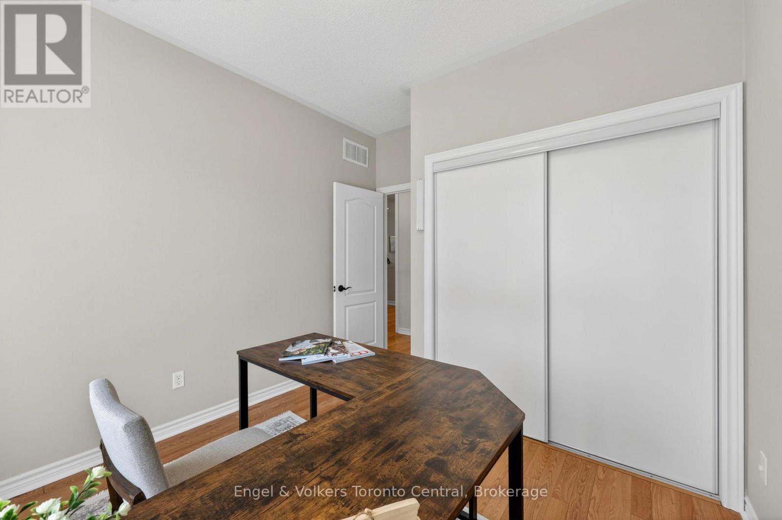 48 ORIOLE CRESCENT - 22