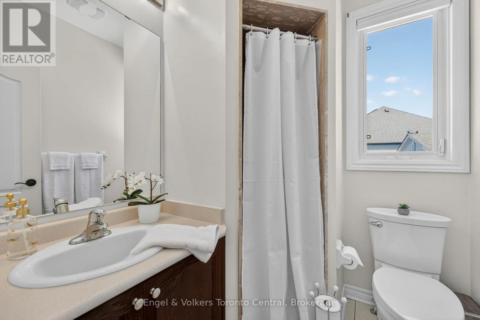 48 ORIOLE CRESCENT - 23