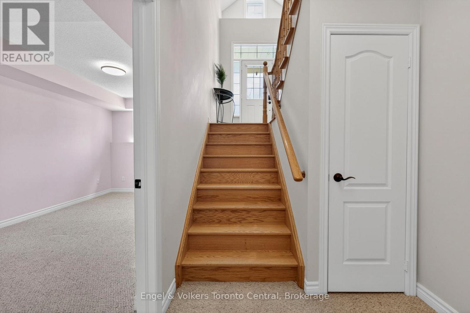 48 ORIOLE CRESCENT - 25