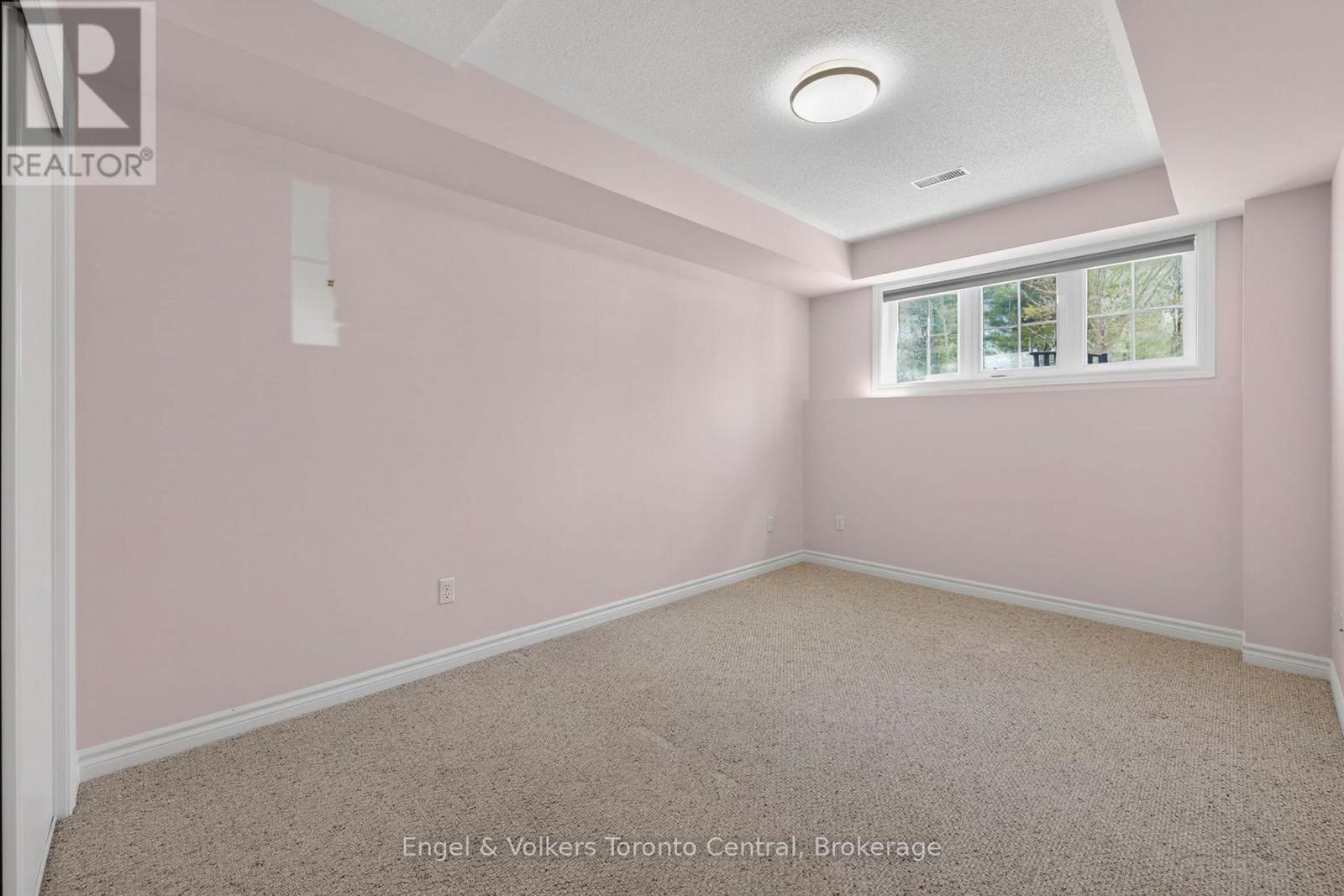 48 ORIOLE CRESCENT - 26