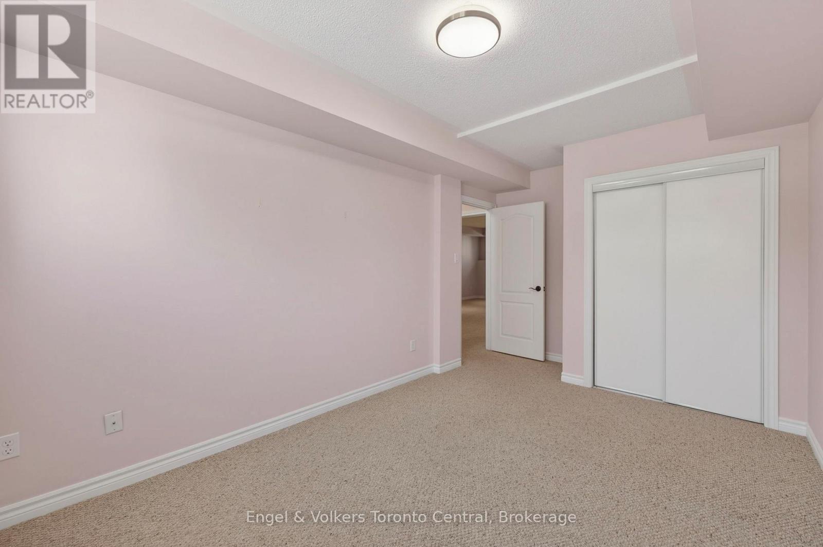 48 ORIOLE CRESCENT - 27