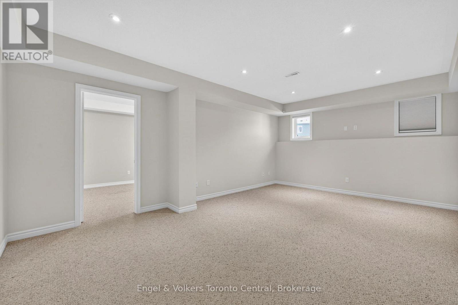 48 ORIOLE CRESCENT - 28