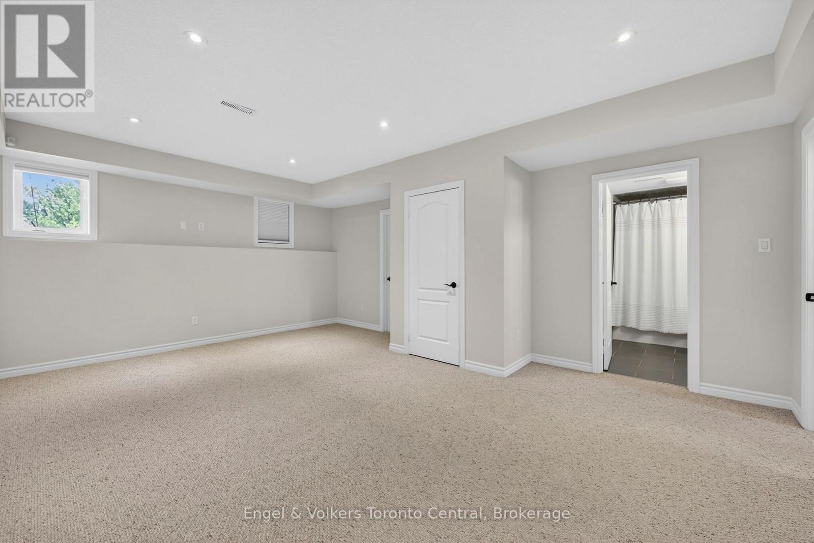 48 ORIOLE CRESCENT - 29