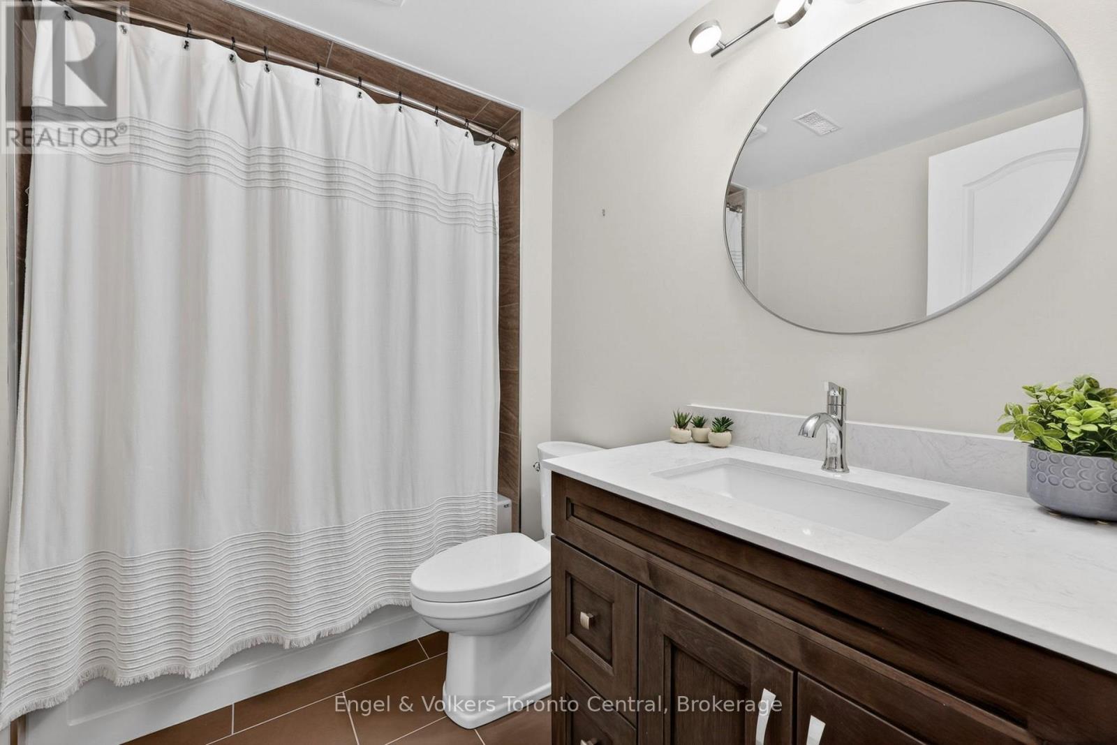 48 ORIOLE CRESCENT - 33