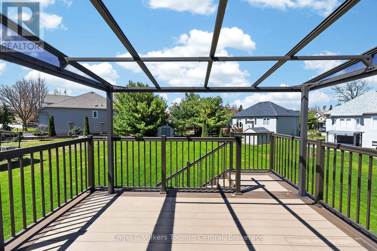 48 ORIOLE CRESCENT - 34