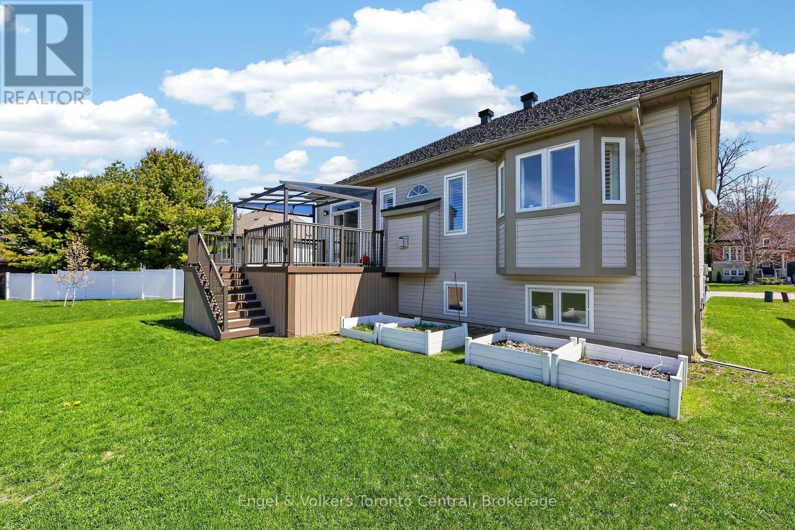 48 ORIOLE CRESCENT - 38