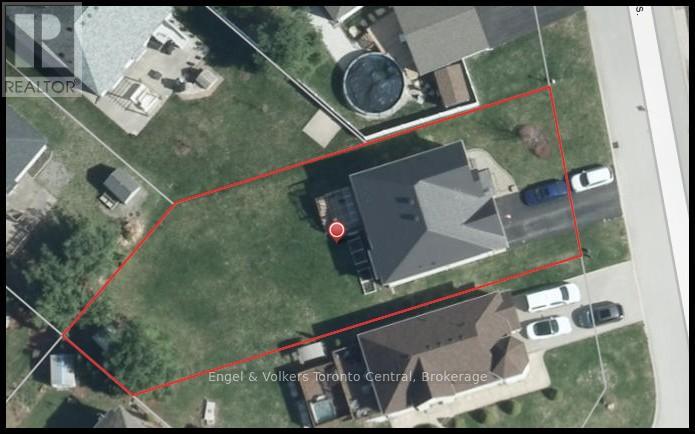 48 ORIOLE CRESCENT - 40