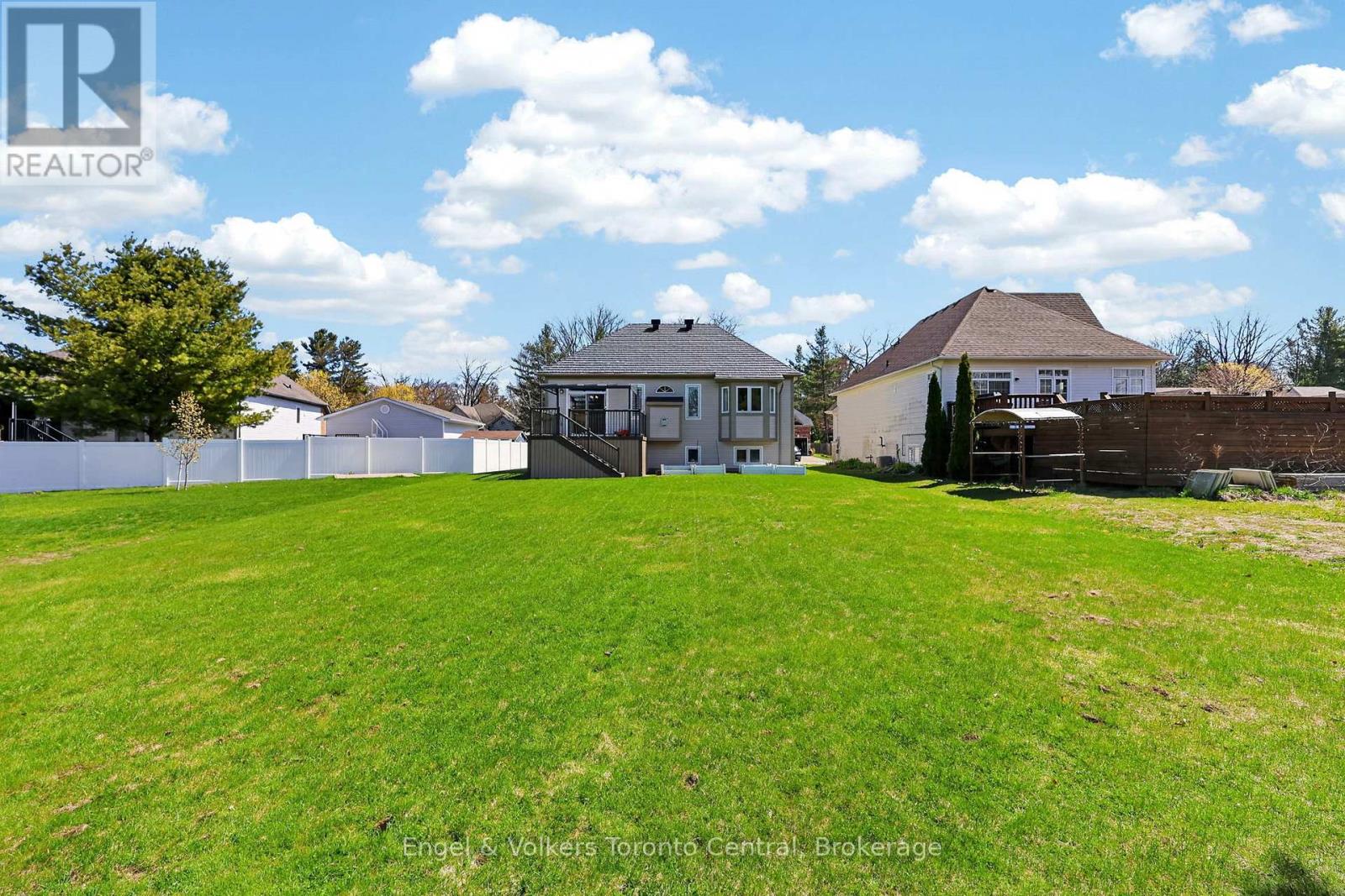 48 ORIOLE CRESCENT - 41