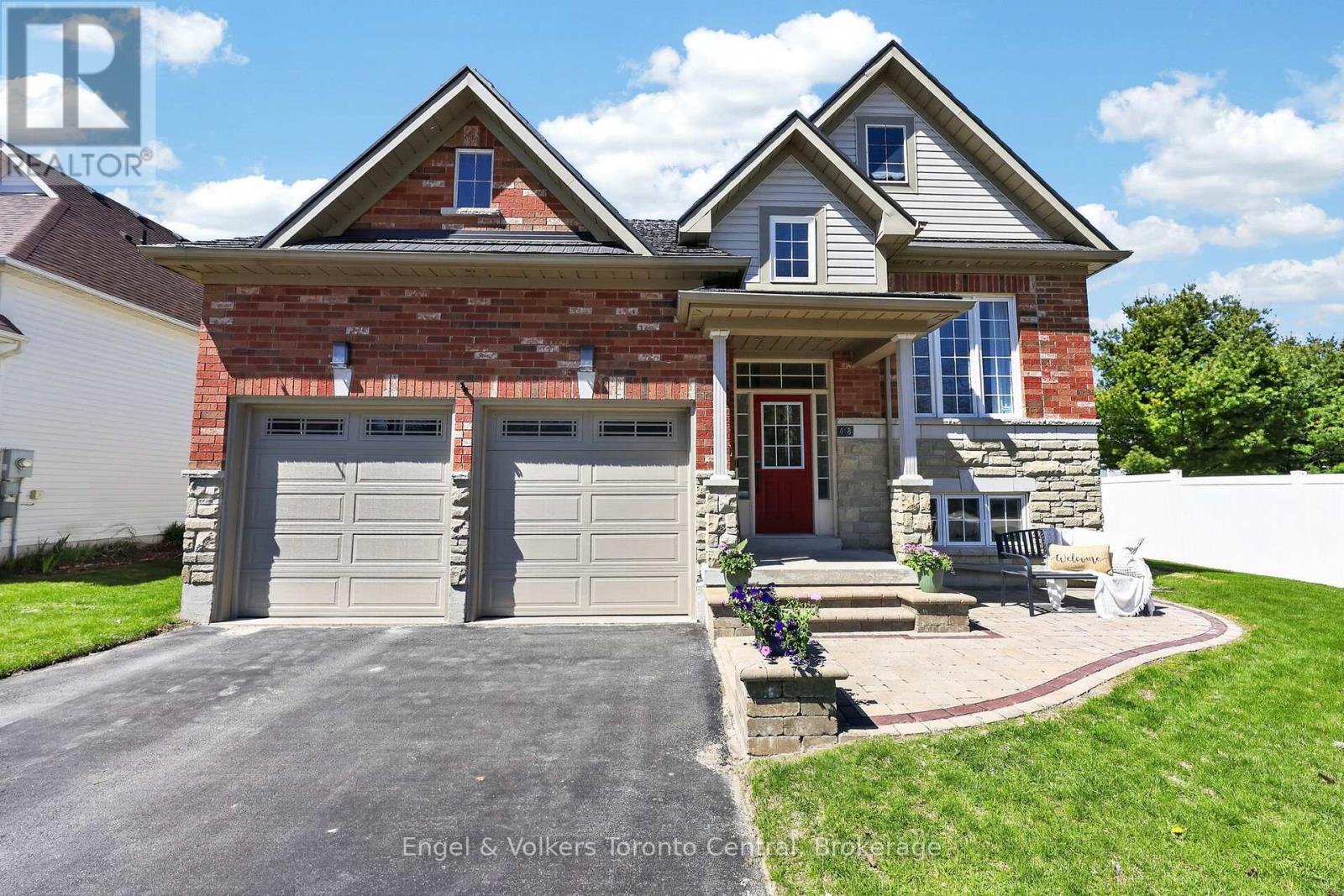 48 ORIOLE CRESCENT - 42