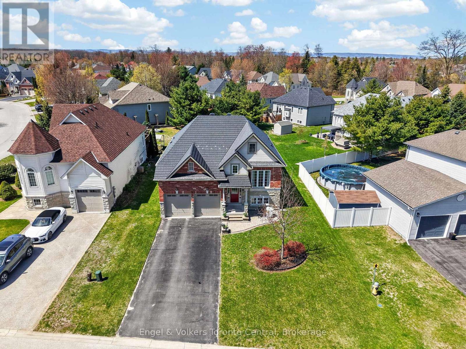 48 ORIOLE CRESCENT - 43